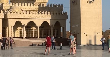 شاهد.. سياحة الأجانب بمدن الغردقة وعلى رأسها مسجد الميناء الكبير.. صور