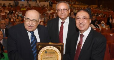 محافظ الإسكندرية يقدم الشكر للدكتور مصطفى الفقي على ما قدمه من إنجازات