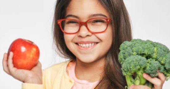6 عادات غذائية مهمة للأطفال تزيد نشاطهم وتركيزهم أثناء الدراسة